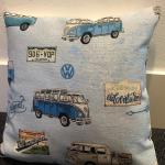 VW Bus Sierkussen lichtblauw